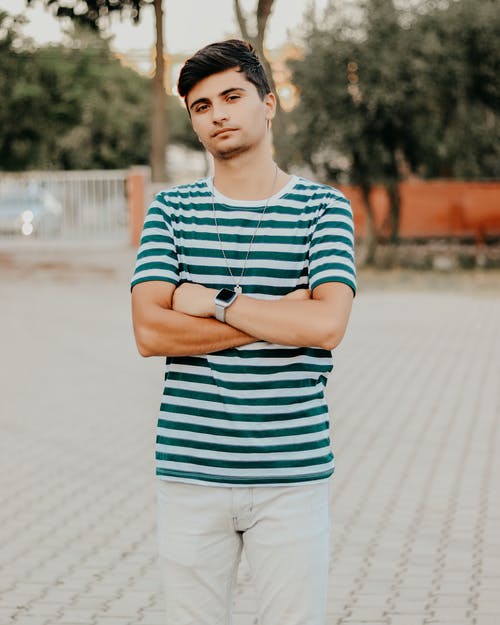 有关人, 双臂交叉, 垂直拍摄的免费素材图片