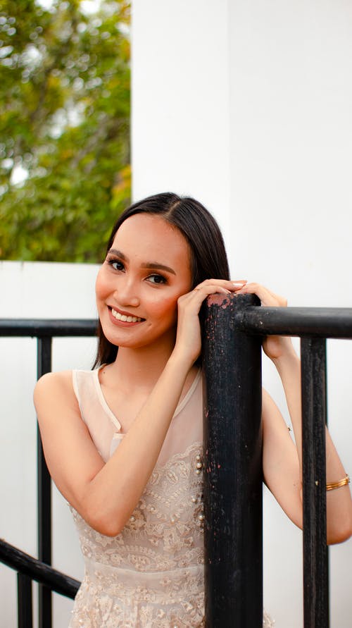 有关人, 咖啡色头发的女人, 女人的免费素材图片