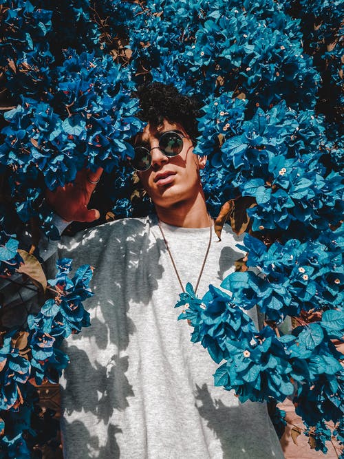 有关人, 低角度拍摄, 垂直拍摄的免费素材图片