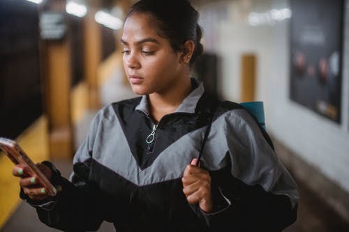 有关夹克, 女人, 模特儿的免费素材图片