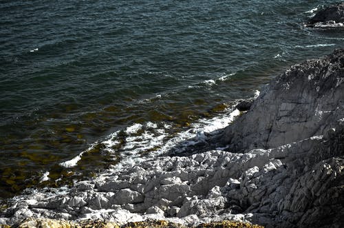 有关岩石峭壁, 岩石形成, 岩石海岸的免费素材图片