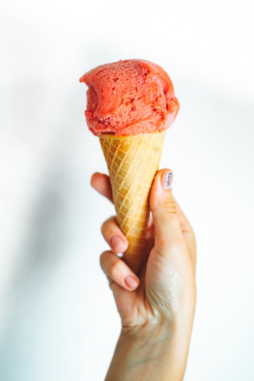 有关ICEE, 冰淇淋, 冰淇淋甜筒的免费素材图片