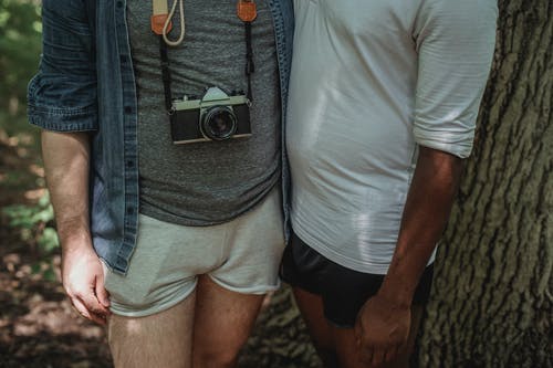 同性恋者在公园里变得面目全非多种族 · 免费素材图片