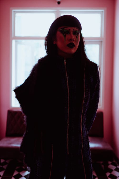 毛皮大衣的时尚亚洲女人 · 免费素材图片
