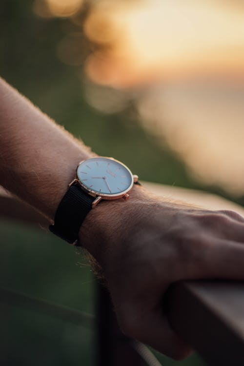 有关垂直拍摄, 手, 手表的免费素材图片