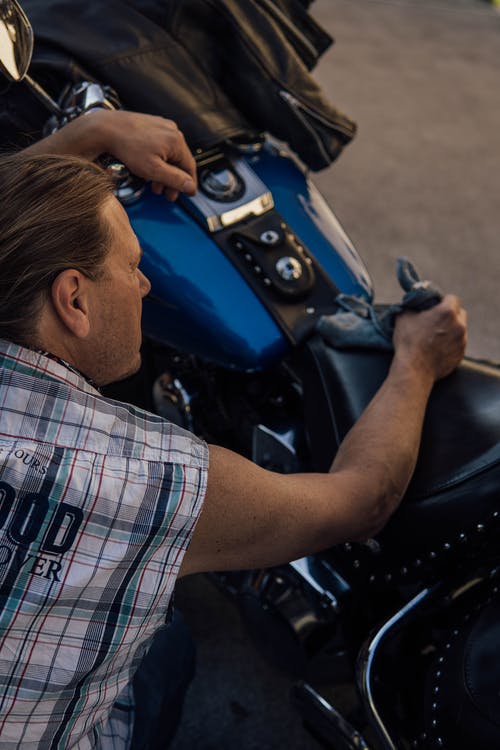 有关人, 垂直拍摄, 摩托车的免费素材图片