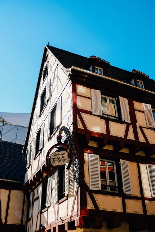 有关不动产, 从下面, 低角度的免费素材图片