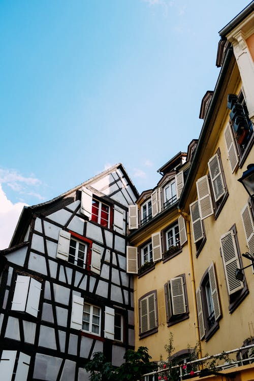 有关不动产, 从下面, 低角度的免费素材图片