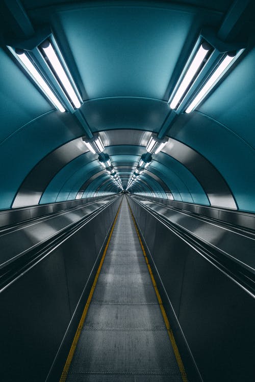 蓝色和白色隧道灯 · 免费素材图片