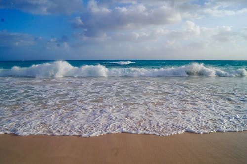 有关招手, 波浪撞击, 海滨的免费素材图片