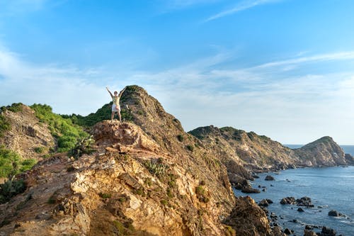 有关不露面, 举起手臂, 享受的免费素材图片