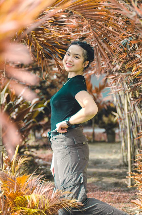 有关人, 垂直拍摄, 微笑的免费素材图片