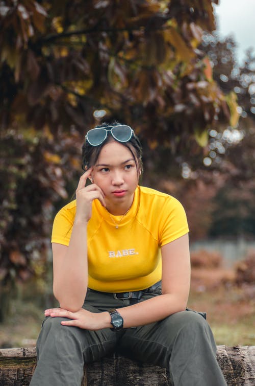 有关坐, 垂直拍摄, 墨镜的免费素材图片