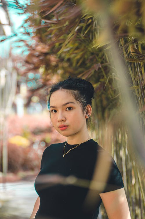 有关垂直拍摄, 选择性对焦, 黑色衬衫的免费素材图片