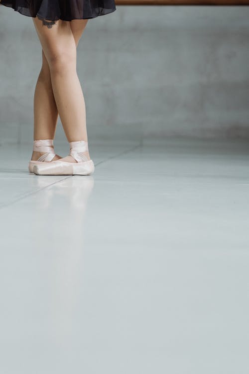 足尖鞋无法识别的芭蕾舞演员 · 免费素材图片