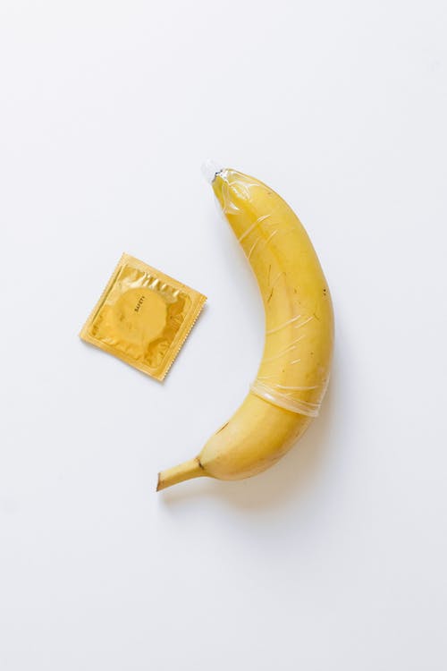 黄色香蕉避孕套 · 免费素材图片