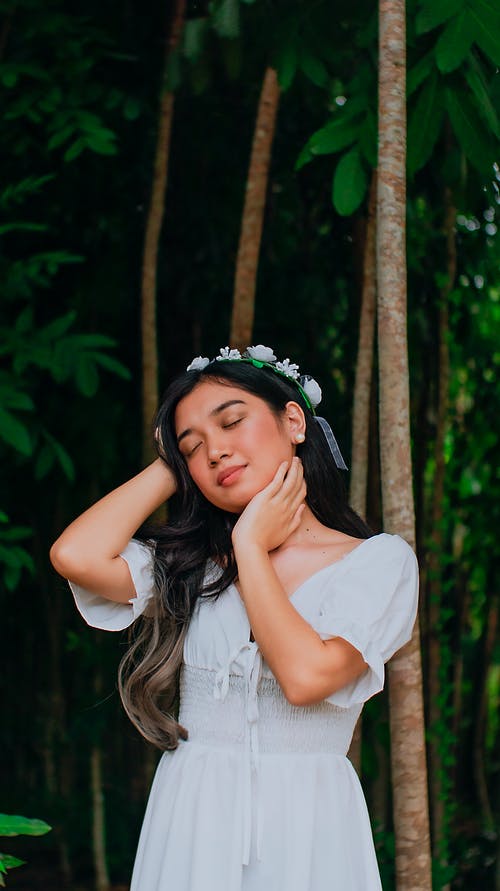 有关人, 咖啡色头发的女人, 女人的免费素材图片