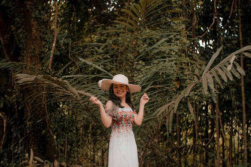 有关人, 咖啡色頭髮的女人, 太陽帽的免费素材图片