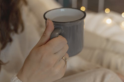 有关喝, 戒指, 手的免费素材图片