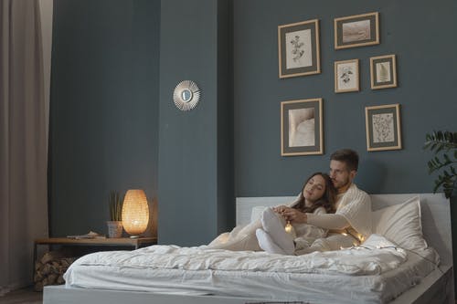 有关一对, 一起, 坐的免费素材图片