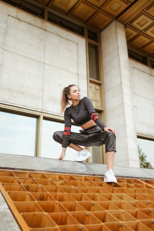 有关中空裝, 咖啡色頭髮的女人, 垂直拍摄的免费素材图片