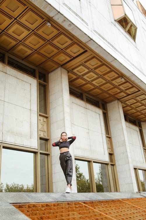 有关中空裝, 咖啡色頭髮的女人, 垂直拍摄的免费素材图片