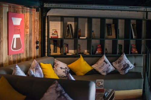 有关Throw Pillows, 中心表, 室内装饰的免费素材图片