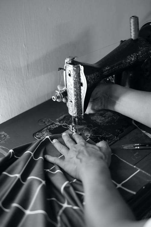 有关单色, 垂直拍摄, 手的免费素材图片