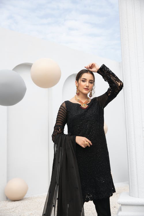 有关传统服装, 优雅, 咖啡色头发的女人的免费素材图片