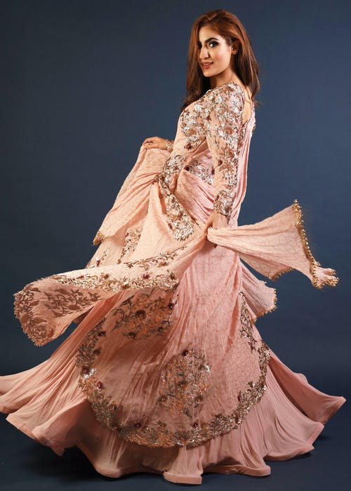 有关垂直拍摄, 女人, 室內的免费素材图片