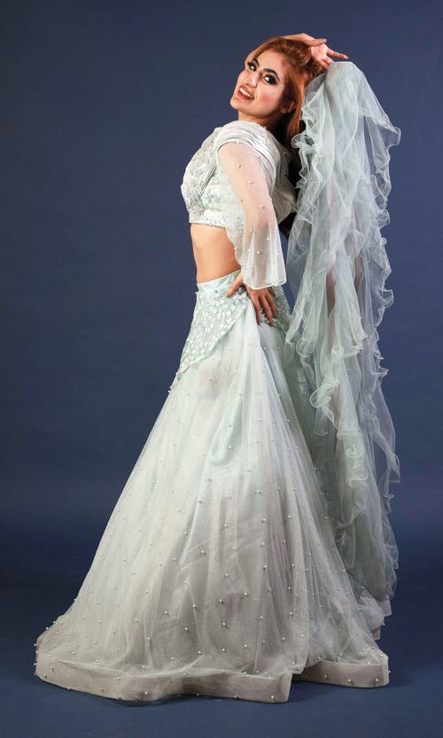 有关侧面轮廓, 垂直拍摄, 女人的免费素材图片