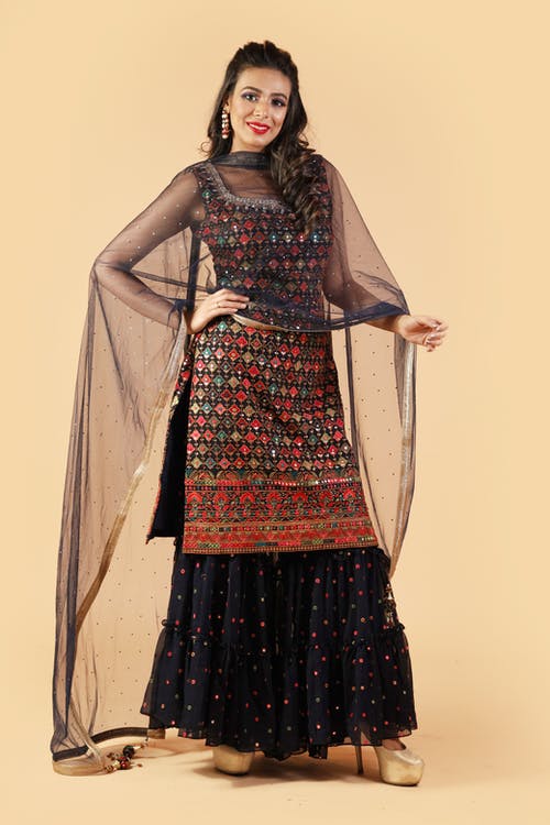 有关垂直拍摄, 女人, 室內的免费素材图片