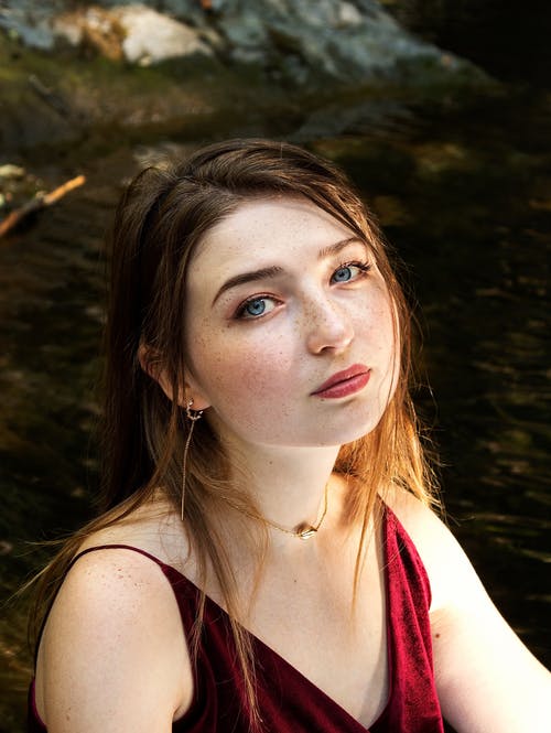 有关光鲜亮丽, 咖啡色头发的女人, 女人的免费素材图片