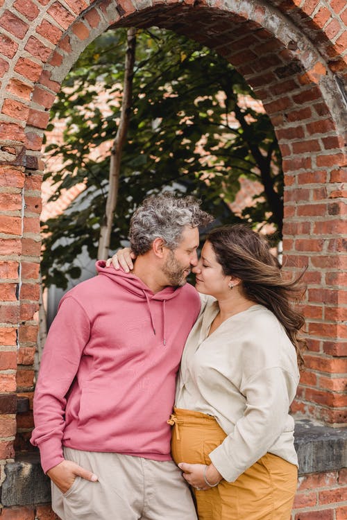 恩爱的夫妻，在浪漫的时刻 · 免费素材图片