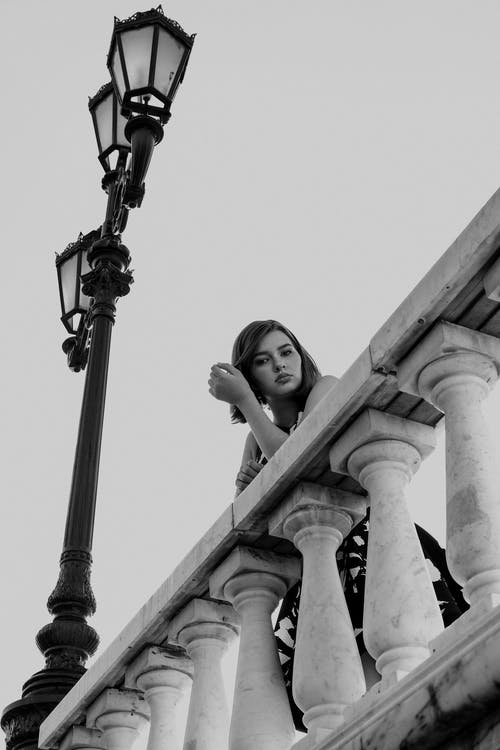 有关bw, 从下面, 低角度的免费素材图片