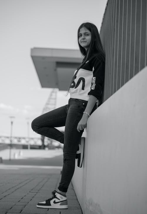 有关低角度拍摄, 倚, 单色的免费素材图片