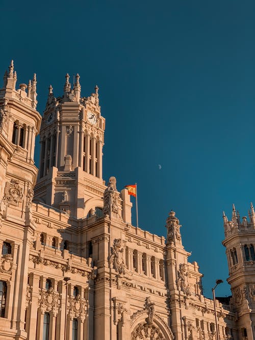 有关plaza de cibeles, 低角度拍摄, 历史建筑的免费素材图片