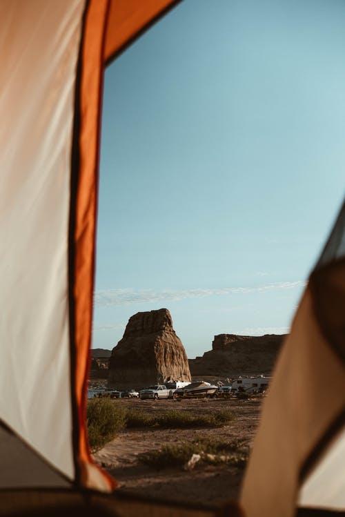 帐篷里的岩石的视图 · 免费素材图片