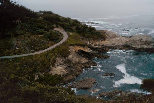 岩石海岸与自然的道路 · 免费素材图片