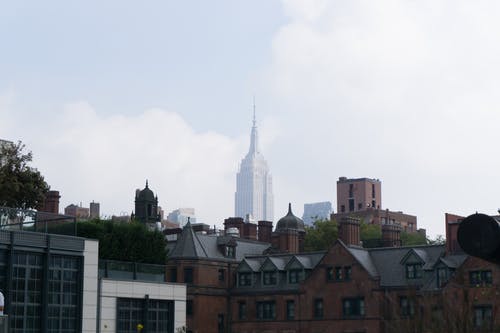 市区与朦胧的摩天大楼 · 免费素材图片