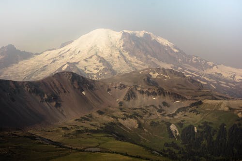 白雪覆盖的山峰 · 免费素材图片