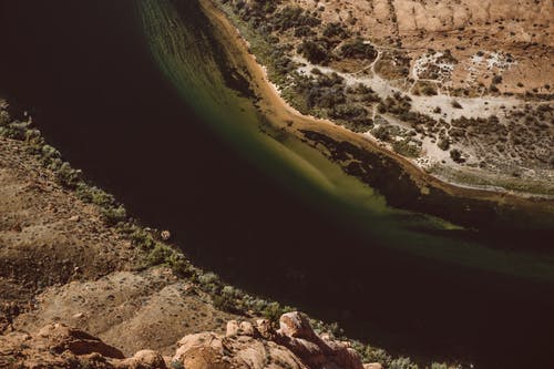 峡谷岩深河 · 免费素材图片