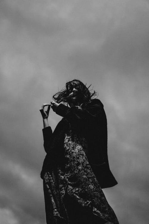 有关低角度拍摄, 单色, 垂直拍摄的免费素材图片