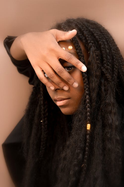 有关垂直拍摄, 女人, 工作室拍摄的免费素材图片