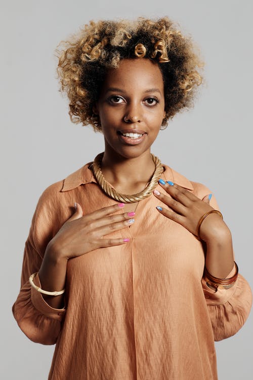 有关休闲装, 垂直拍摄, 女人的免费素材图片