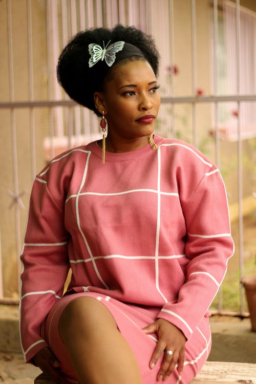 有关坐下, 垂直拍摄, 女人的免费素材图片