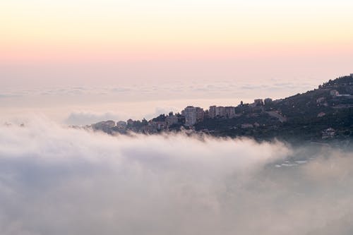 有关faraya, 在云层之上, 城市的免费素材图片