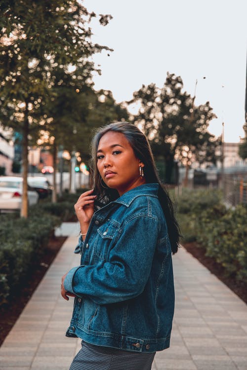 有关人行道, 垂直拍摄, 年轻的免费素材图片