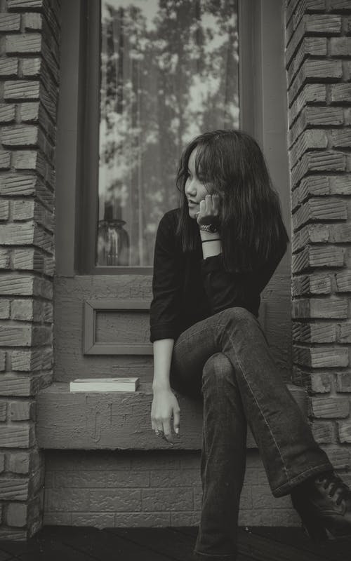 有关人, 坐, 垂直拍摄的免费素材图片