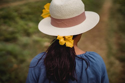 帽子的少妇有花的 · 免费素材图片